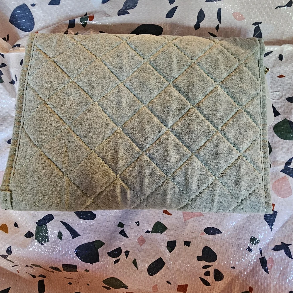 NWT Folding Travel‎ Accessory Organizer Green
